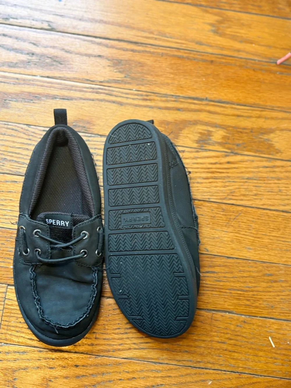 Sperry Men's Black Classic Boat Shoes with Moc Toe Stitching